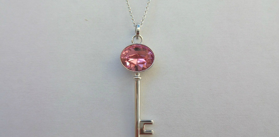 Cadena con Dije “La Llave” Swarovski Elements Codigo 16 600