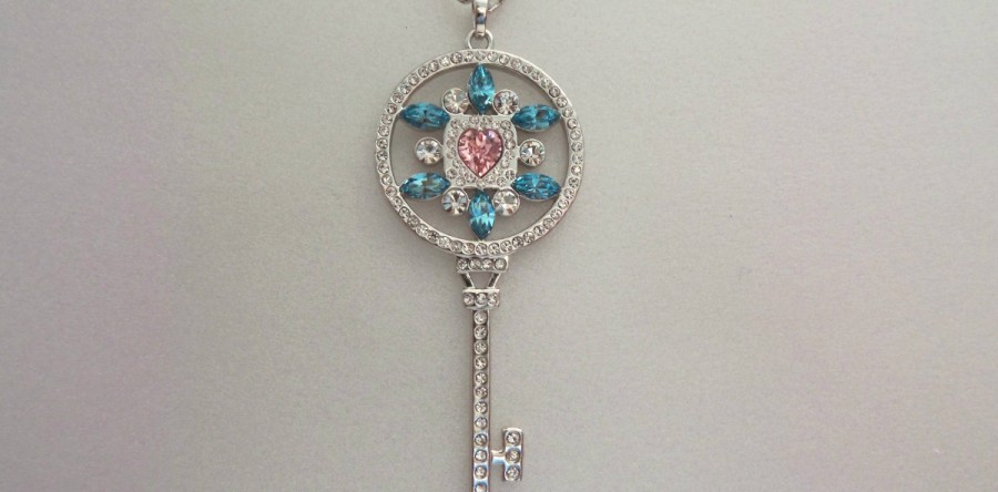 Cadena con Dije “la Llave” Swarovski Elements Codigo 0868